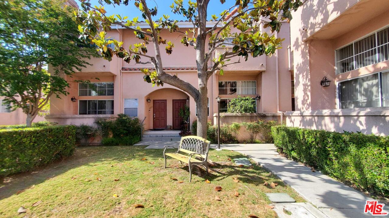 7320 Balboa Blvd Unit: 123