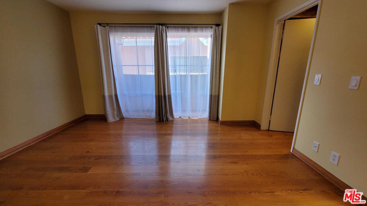 7320 Balboa Blvd Unit: 123