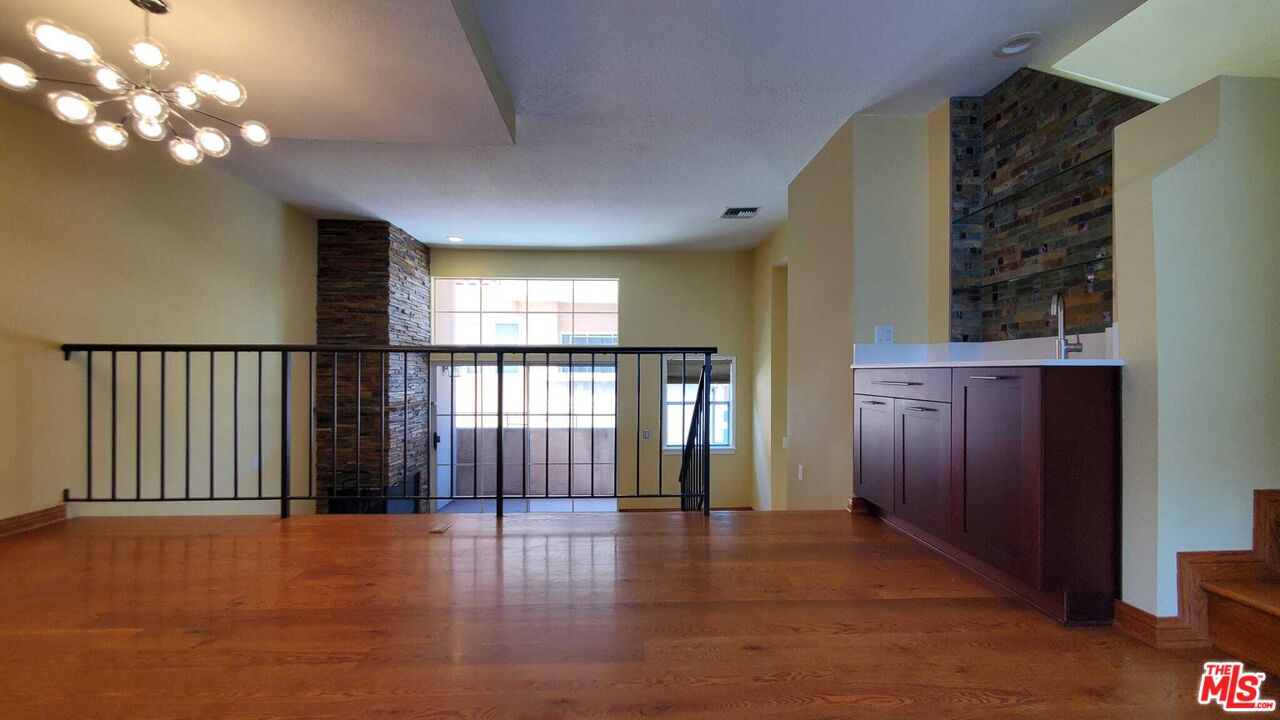 7320 Balboa Blvd Unit: 123