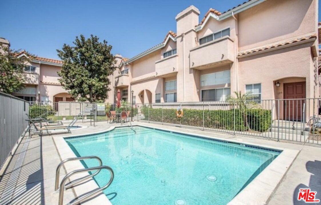 7320 Balboa Blvd Unit: 123