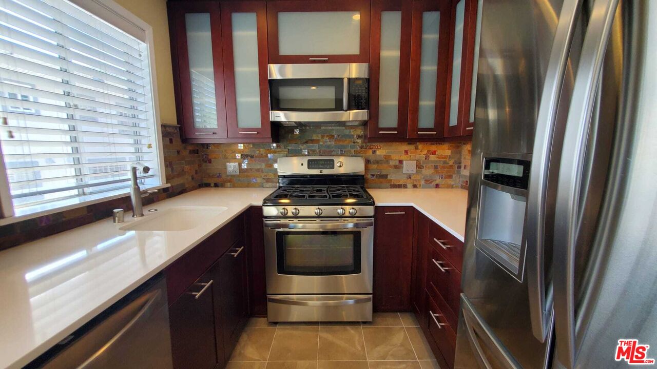 7320 Balboa Blvd Unit: 123