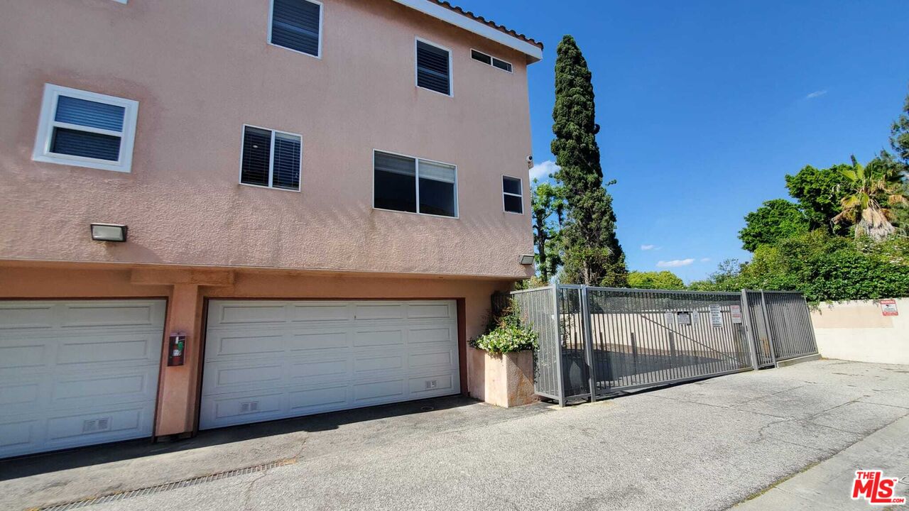 7320 Balboa Blvd Unit: 123
