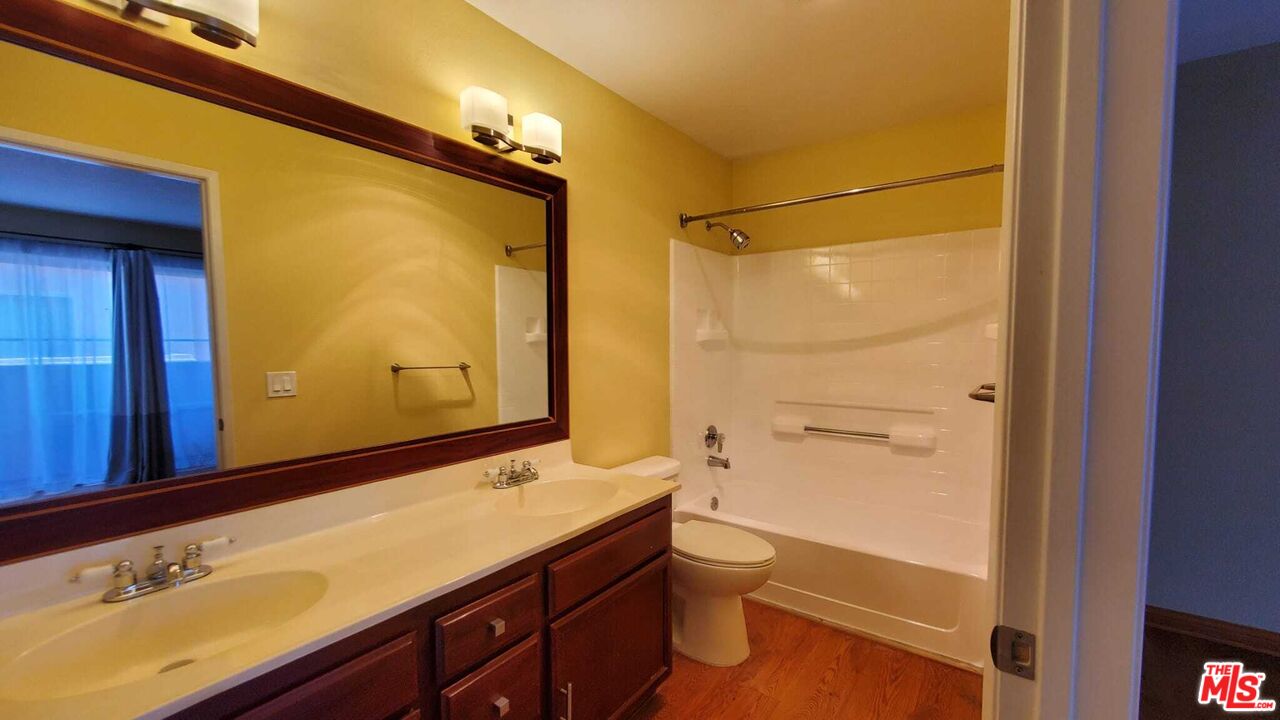 7320 Balboa Blvd Unit: 123