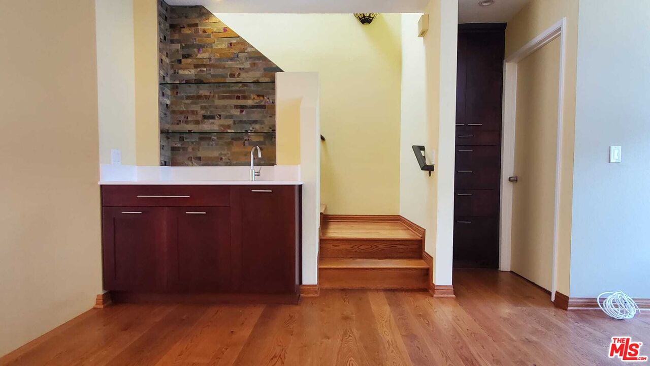 7320 Balboa Blvd Unit: 123