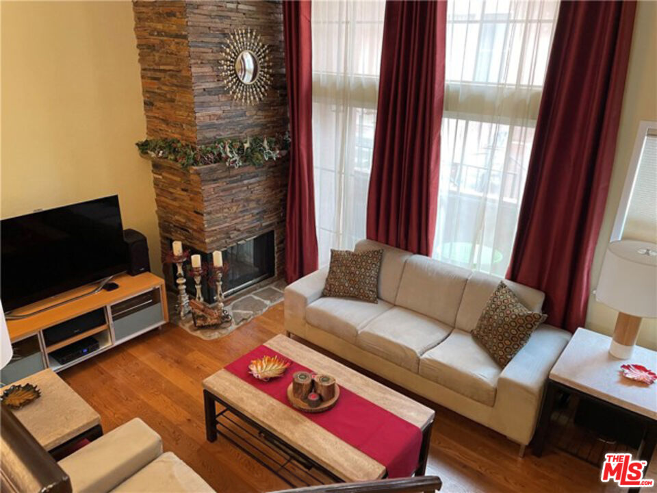 7320 Balboa Blvd Unit: 123
