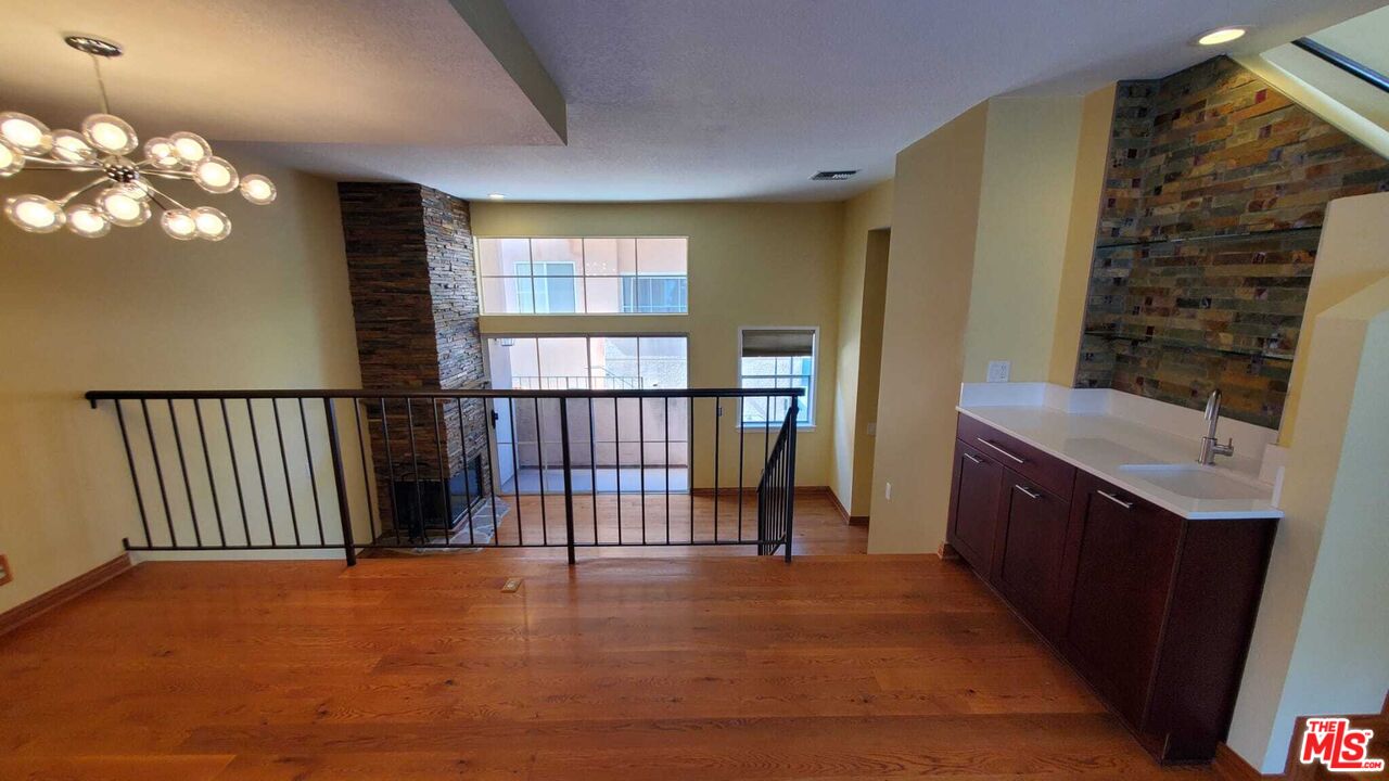 7320 Balboa Blvd Unit: 123