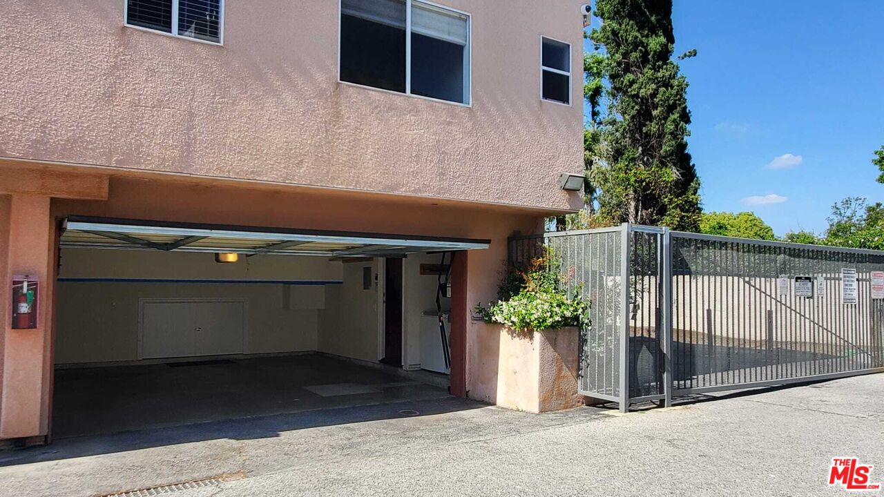 7320 Balboa Blvd Unit: 123