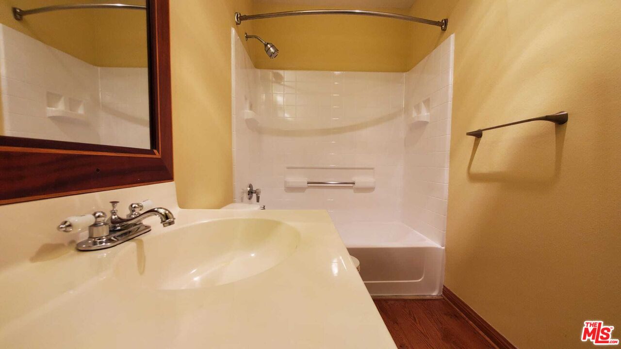 7320 Balboa Blvd Unit: 123