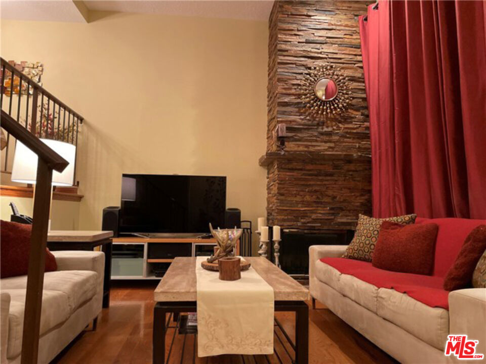 7320 Balboa Blvd Unit: 123