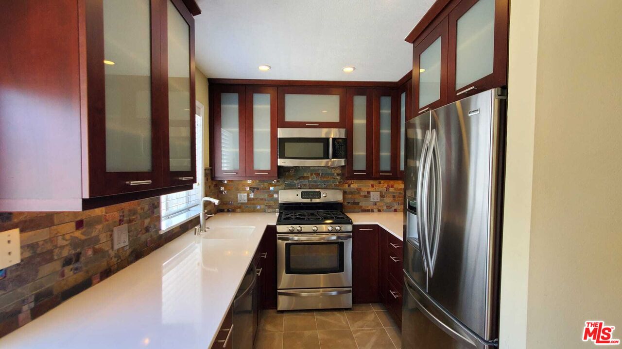7320 Balboa Blvd Unit: 123