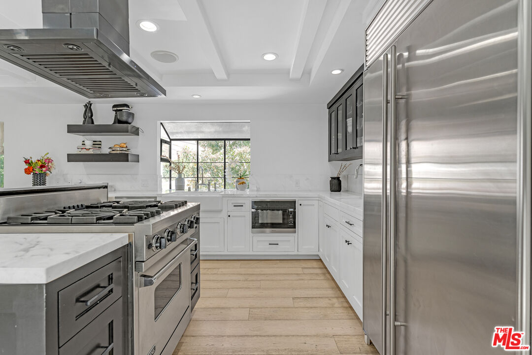 2121 El Roble Ln
