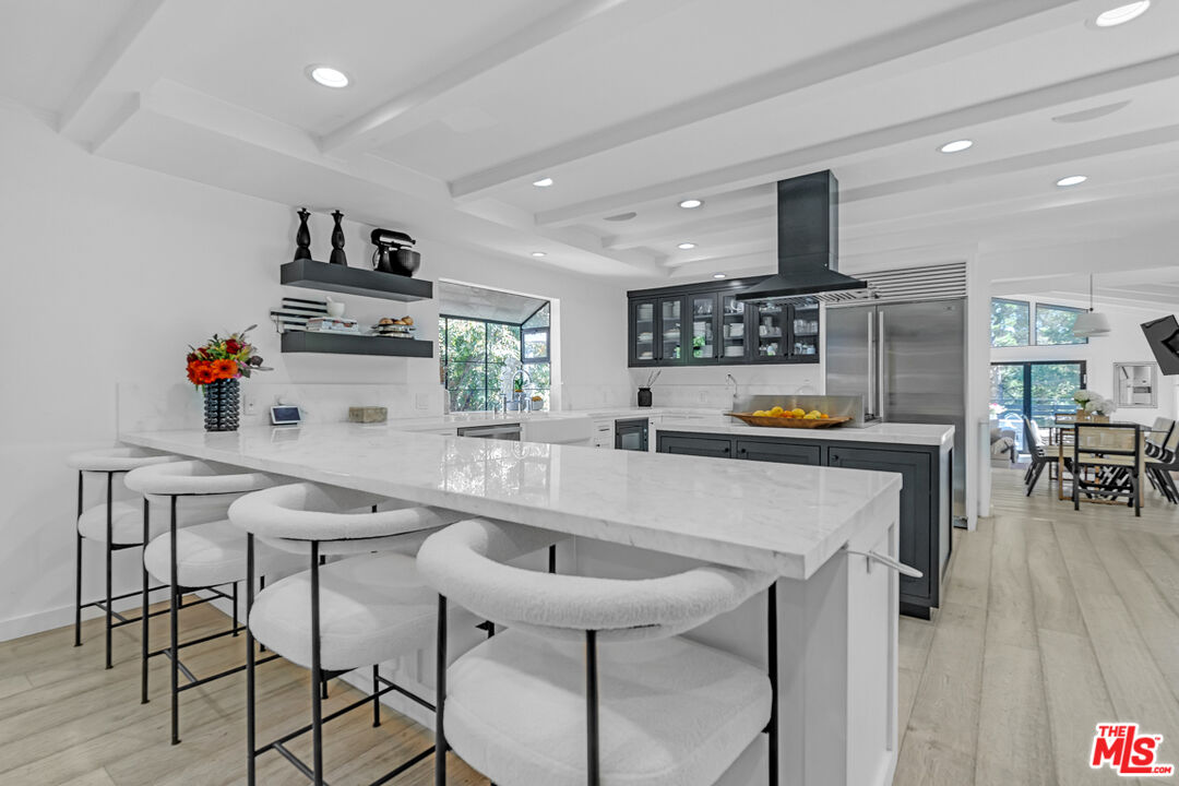 2121 El Roble Ln