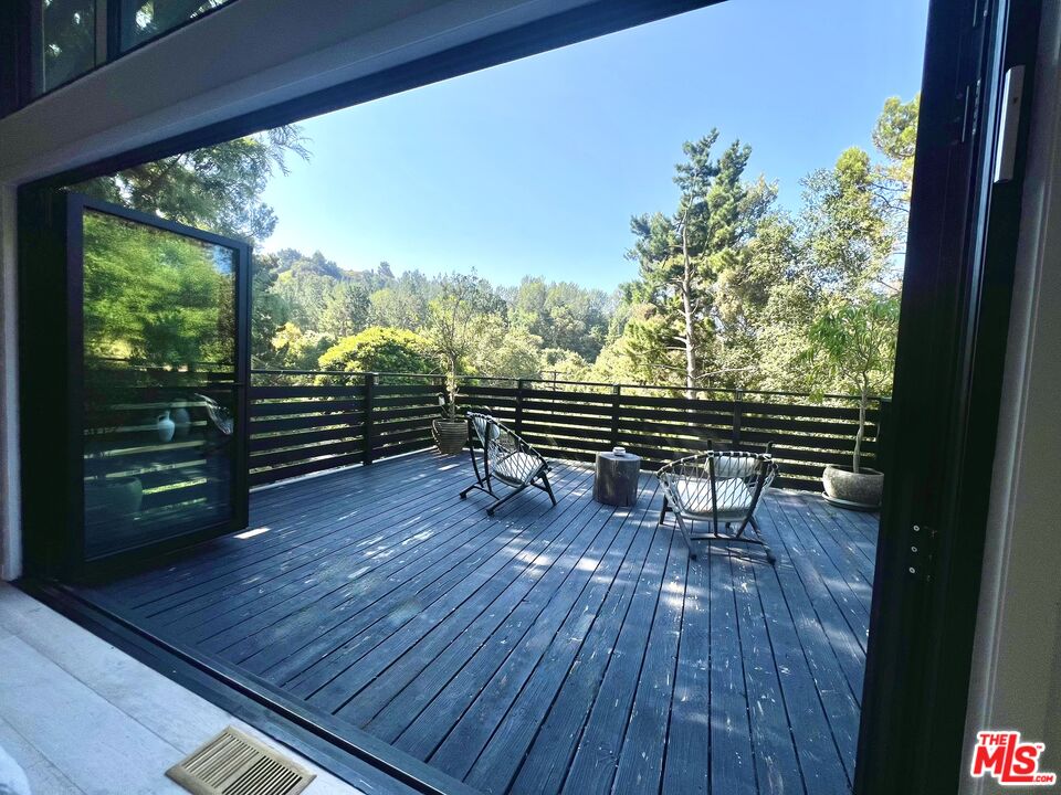 2121 El Roble Ln