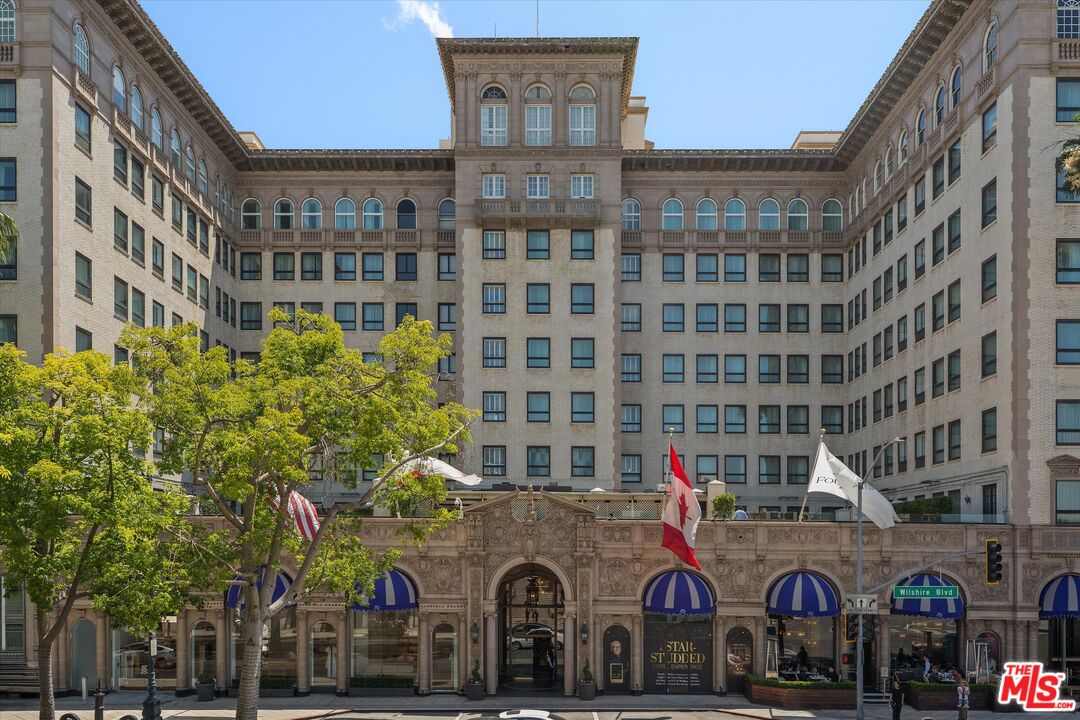 850 N Croft Ave Unit: 104