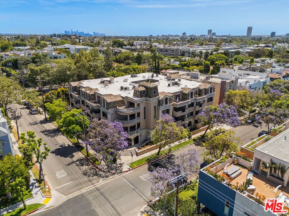 850 N Croft Ave Unit: 104