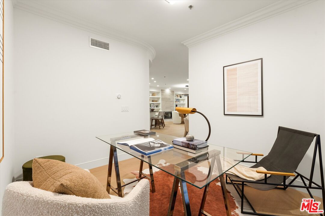 850 N Croft Ave Unit: 104