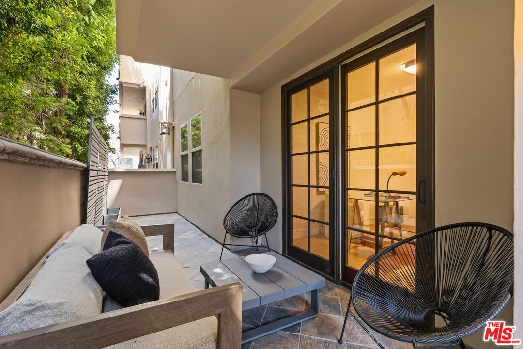 850 N Croft Ave Unit: 104