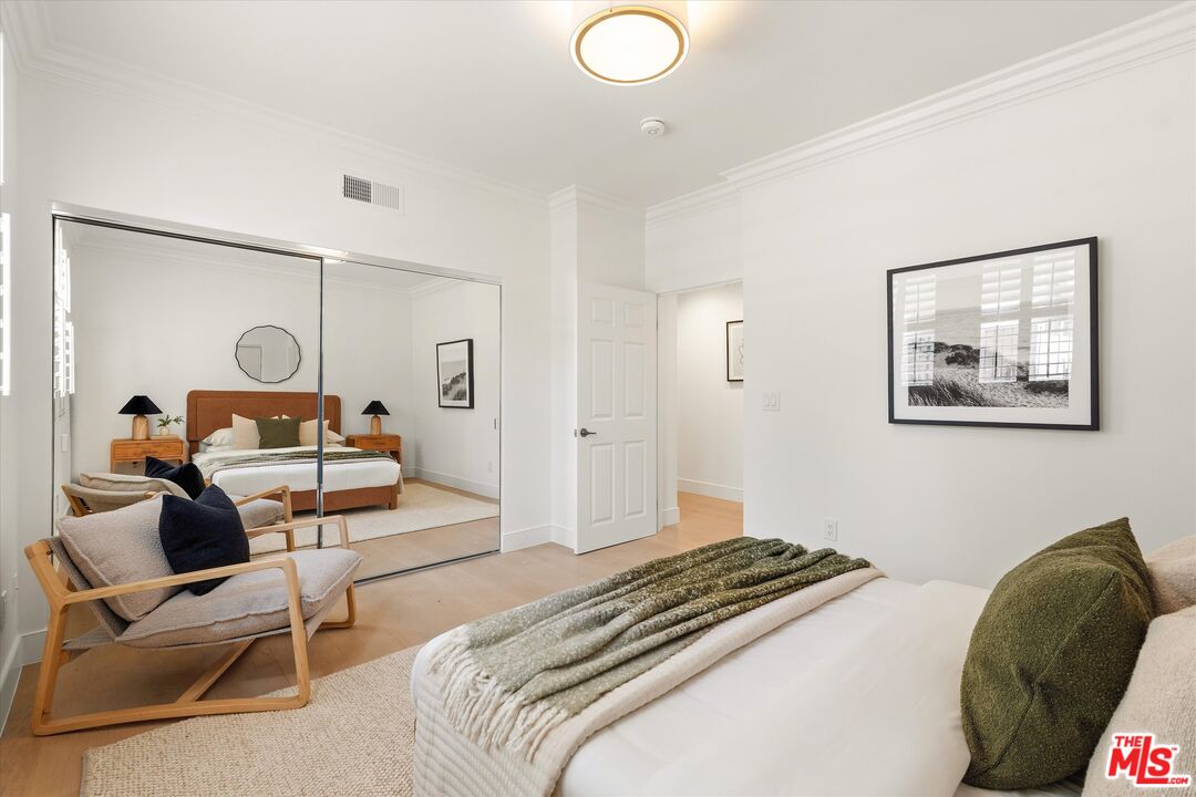 850 N Croft Ave Unit: 104