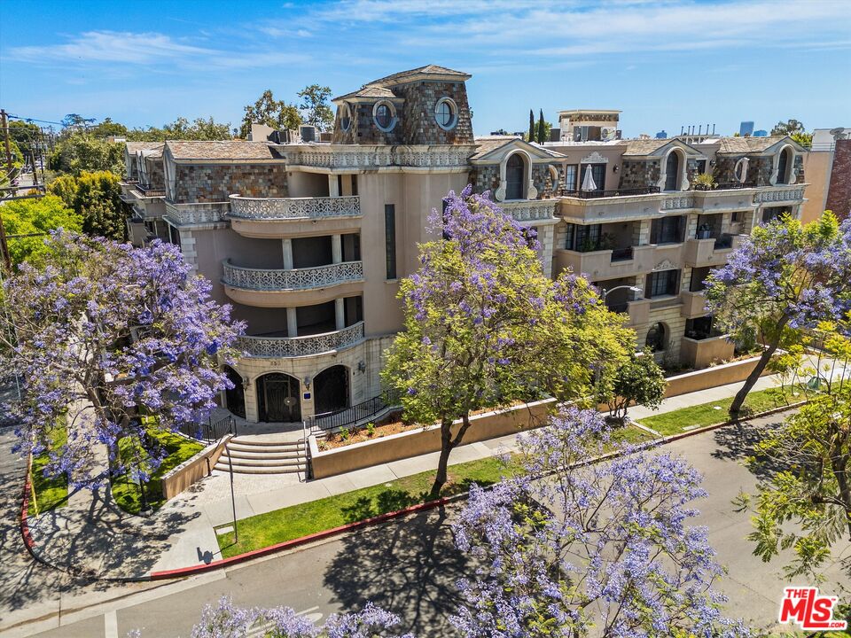 850 N Croft Ave Unit: 104