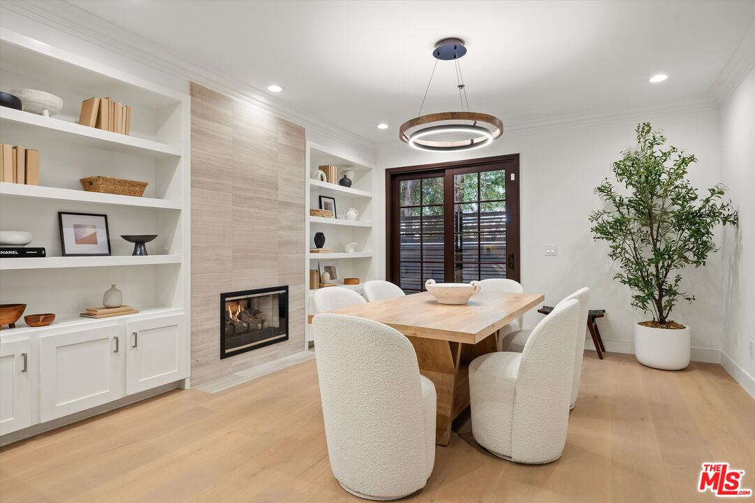 850 N Croft Ave Unit: 104