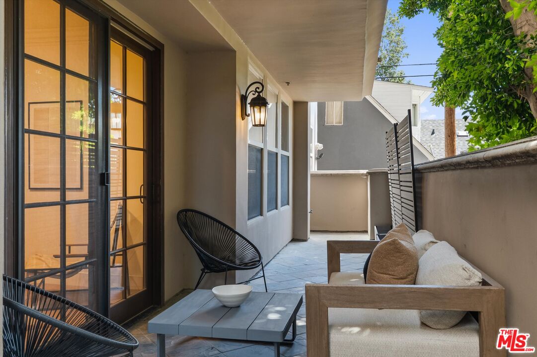 850 N Croft Ave Unit: 104