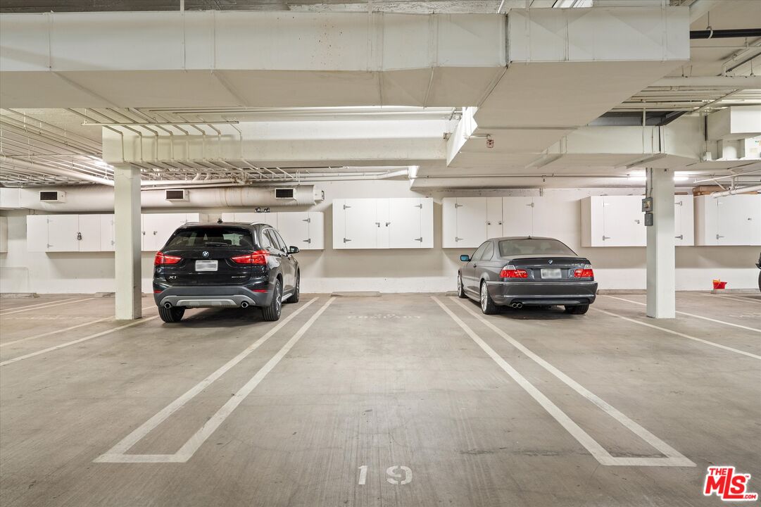 850 N Croft Ave Unit: 104