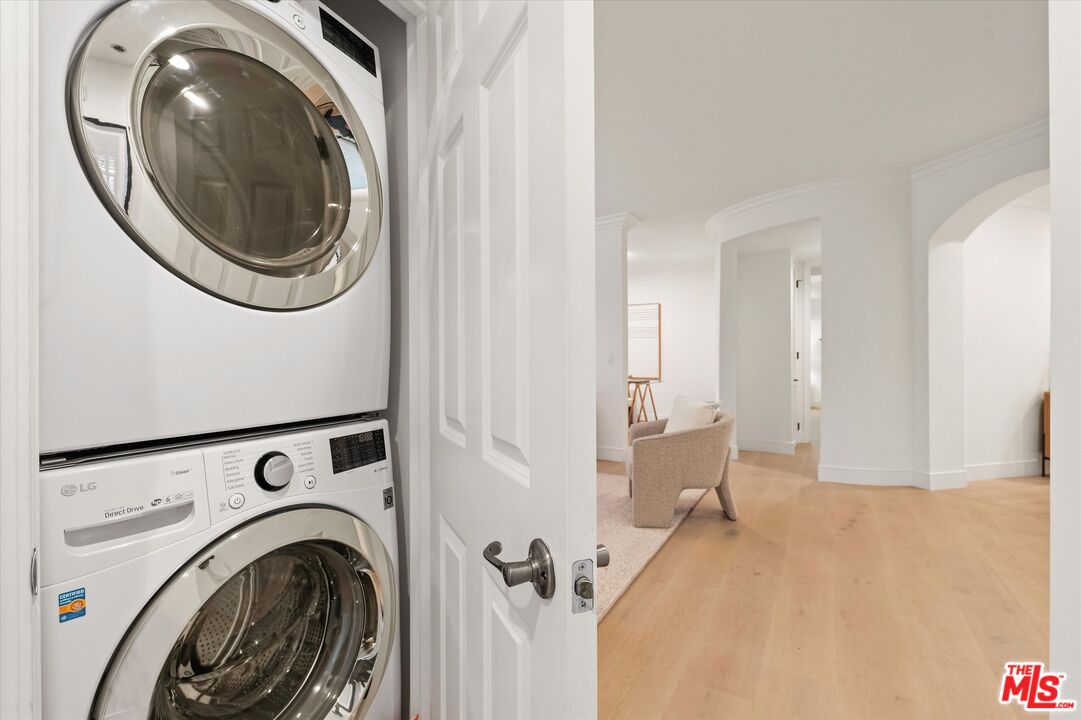 850 N Croft Ave Unit: 104