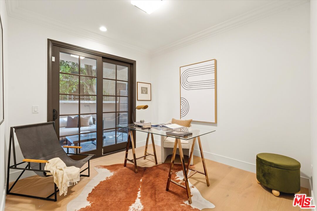 850 N Croft Ave Unit: 104