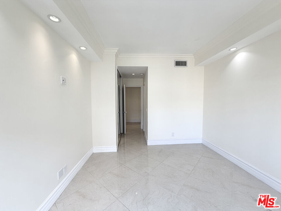 121 S Palm Dr Unit: 404