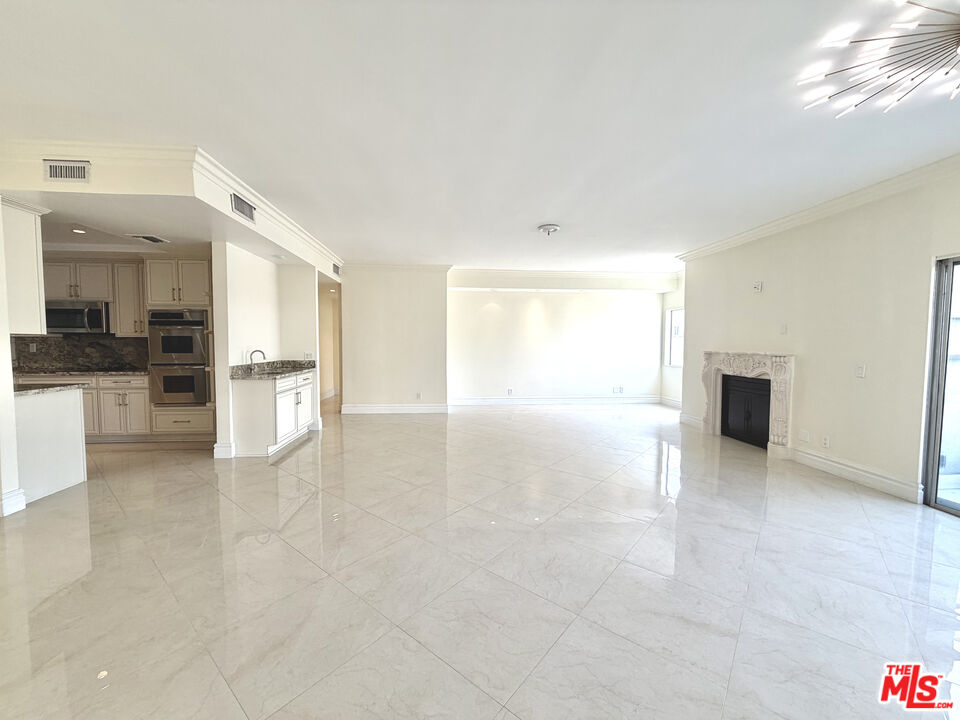 121 S Palm Dr Unit: 404