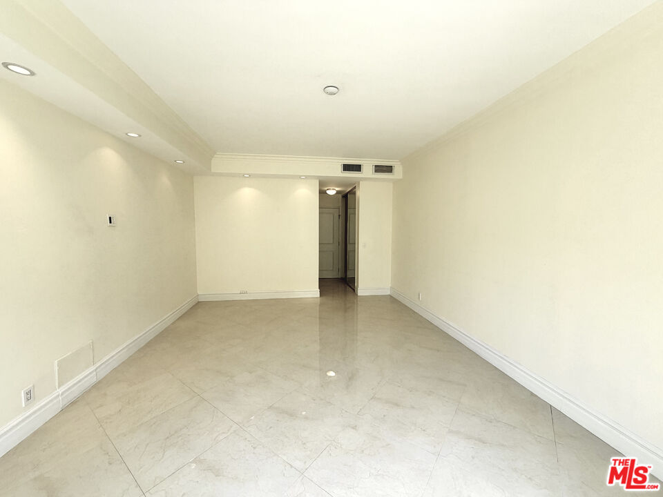 121 S Palm Dr Unit: 404