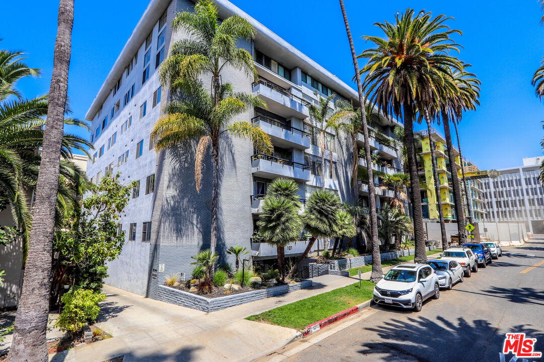 121 S Palm Dr Unit: 404