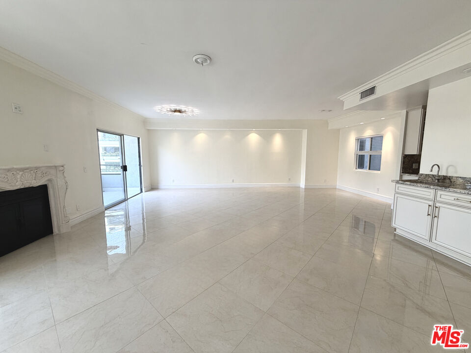 121 S Palm Dr Unit: 404
