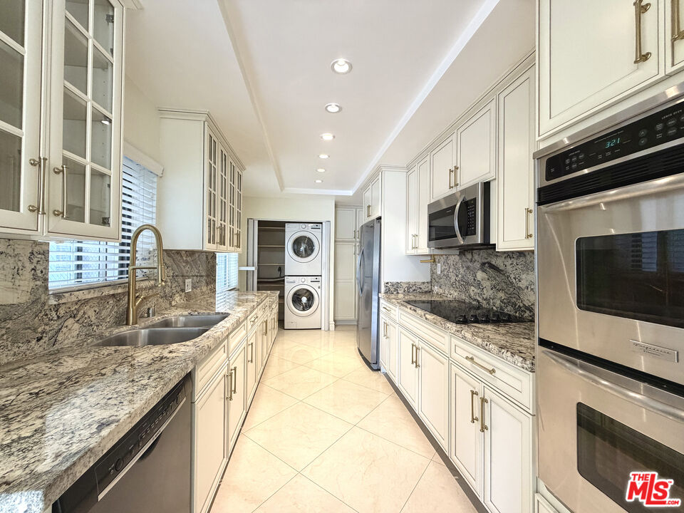 121 S Palm Dr Unit: 404