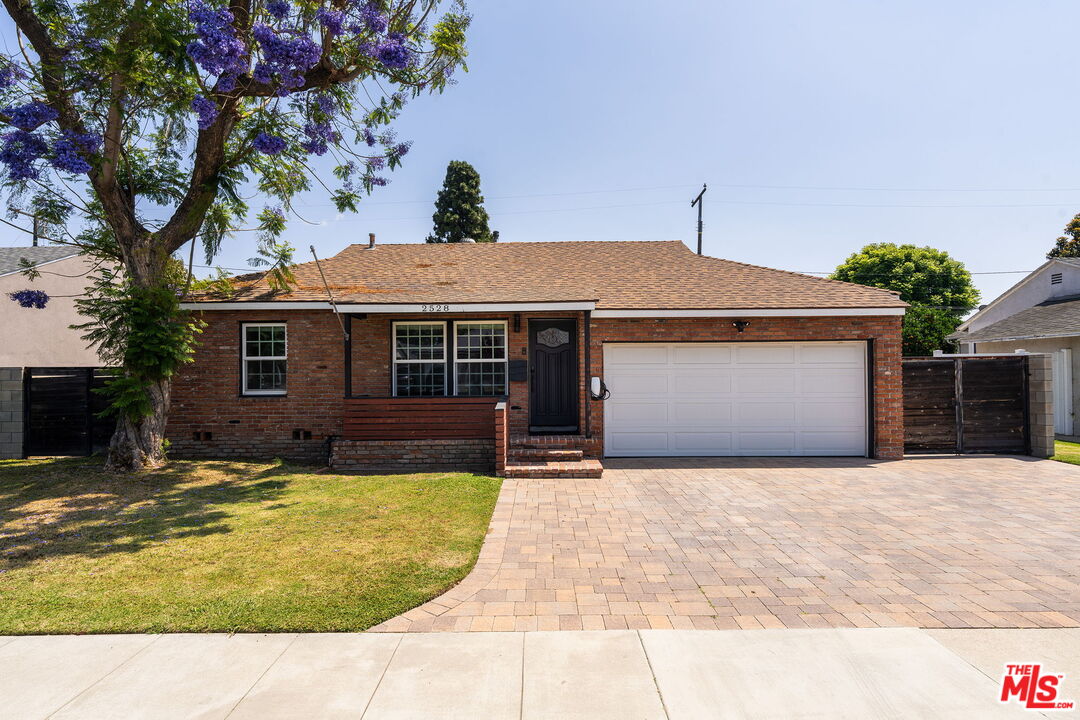 2528 Zandia Ave
