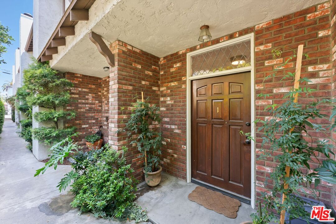821 14th St Unit: 1