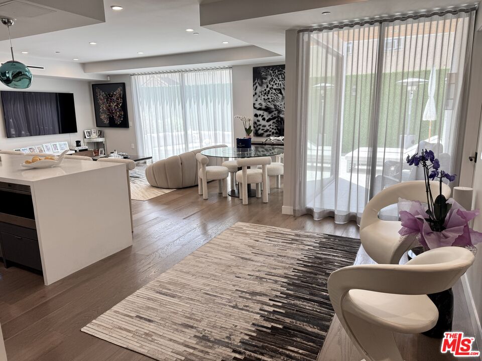 1017 N Croft Ave Unit: 103