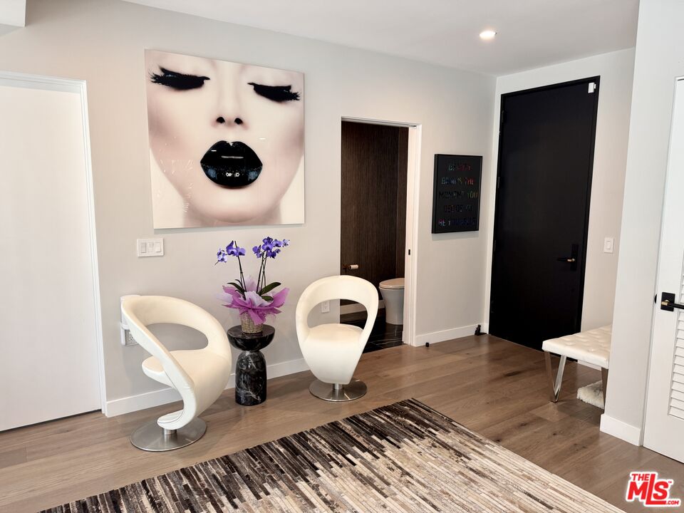 1017 N Croft Ave Unit: 103