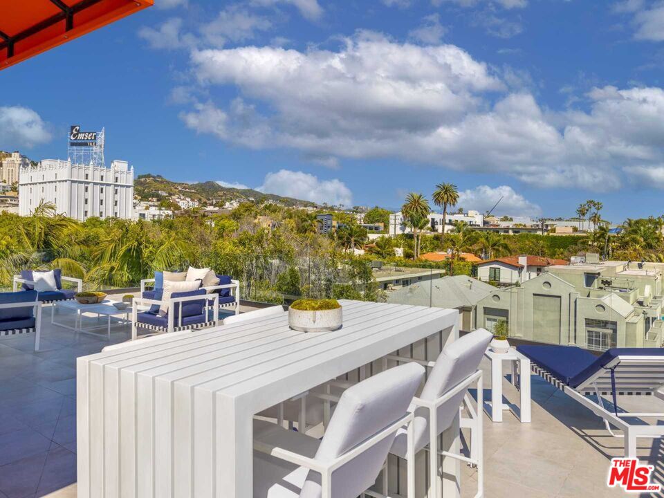 1017 N Croft Ave Unit: 103