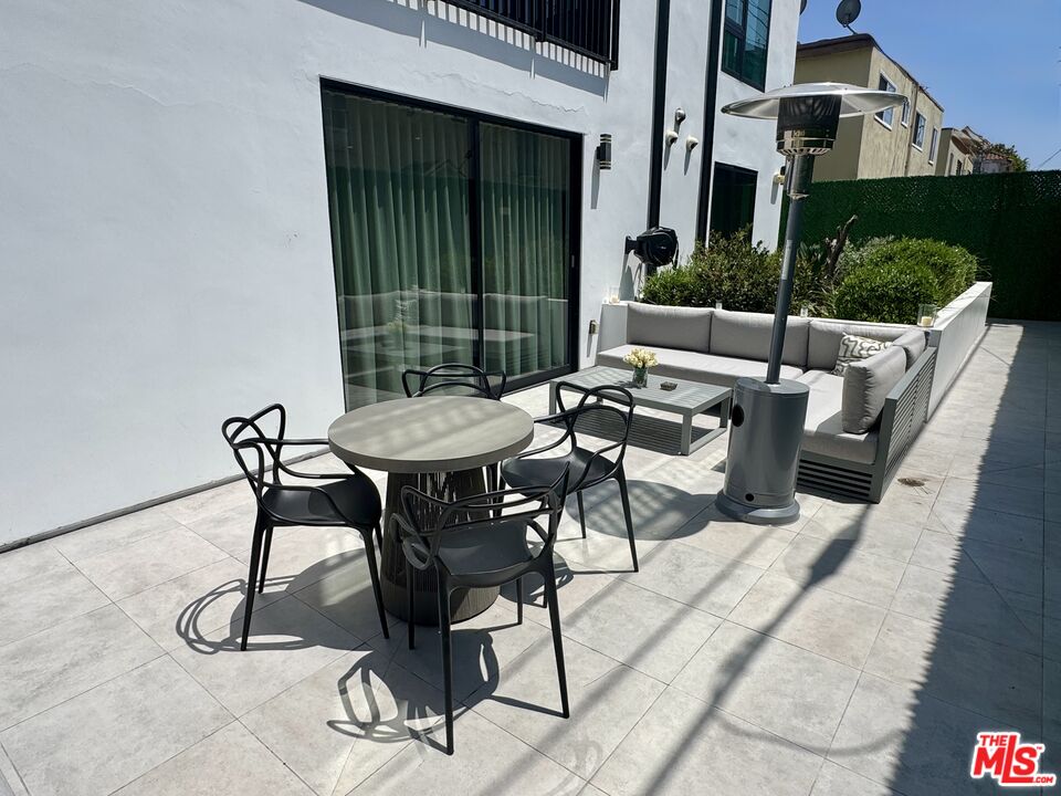 1017 N Croft Ave Unit: 103