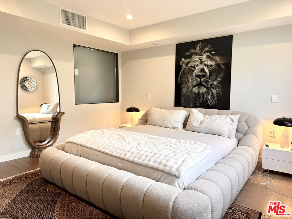 1017 N Croft Ave Unit: 103