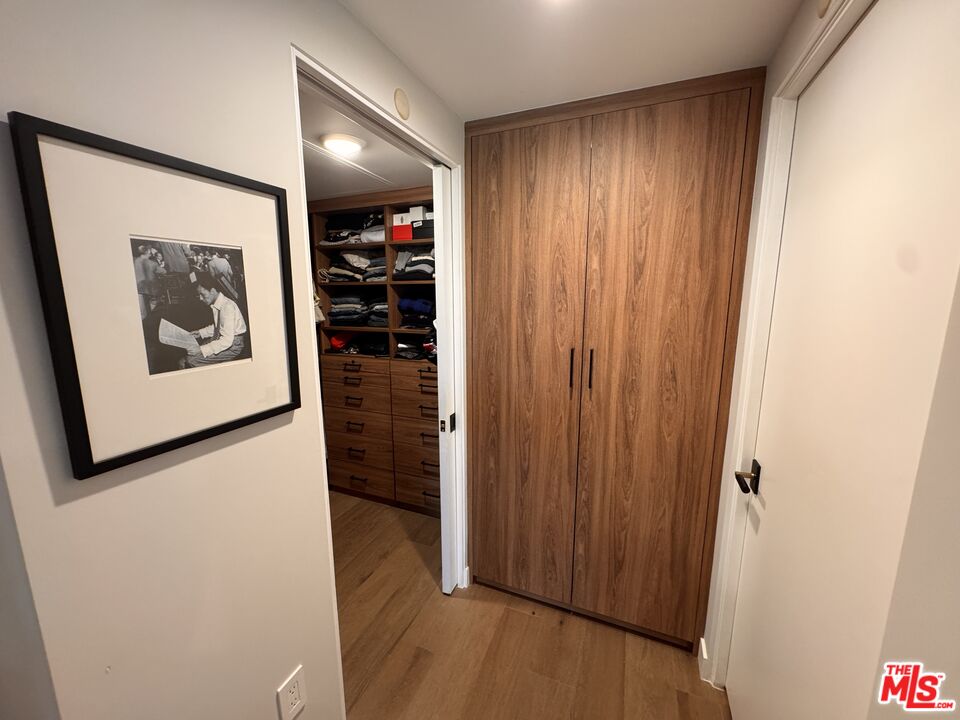 1017 N Croft Ave Unit: 103