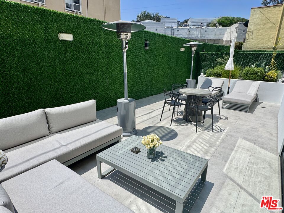 1017 N Croft Ave Unit: 103