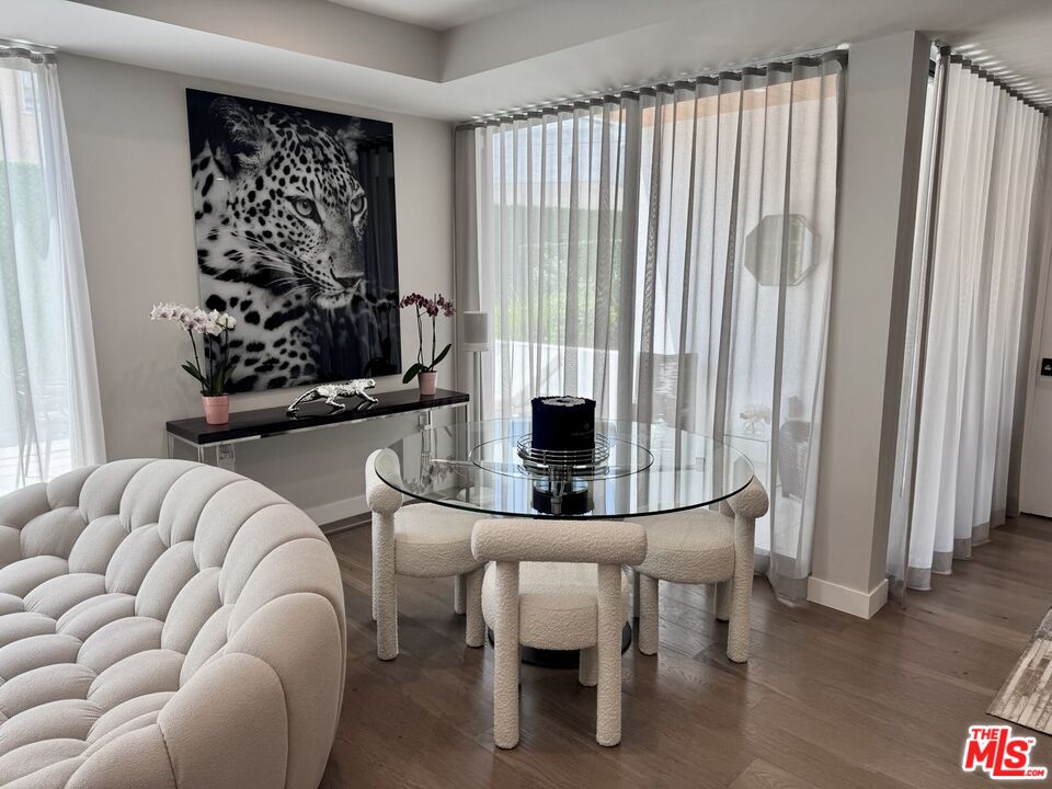1017 N Croft Ave Unit: 103