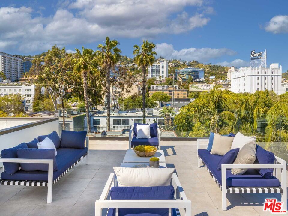 1017 N Croft Ave Unit: 103