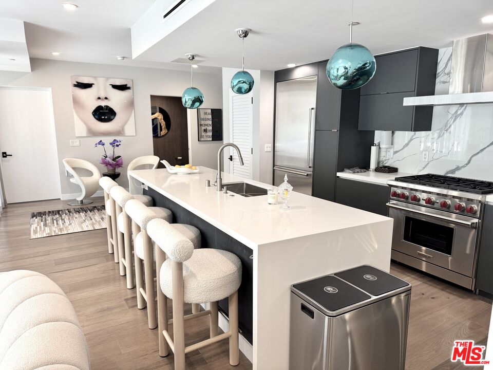 1017 N Croft Ave Unit: 103