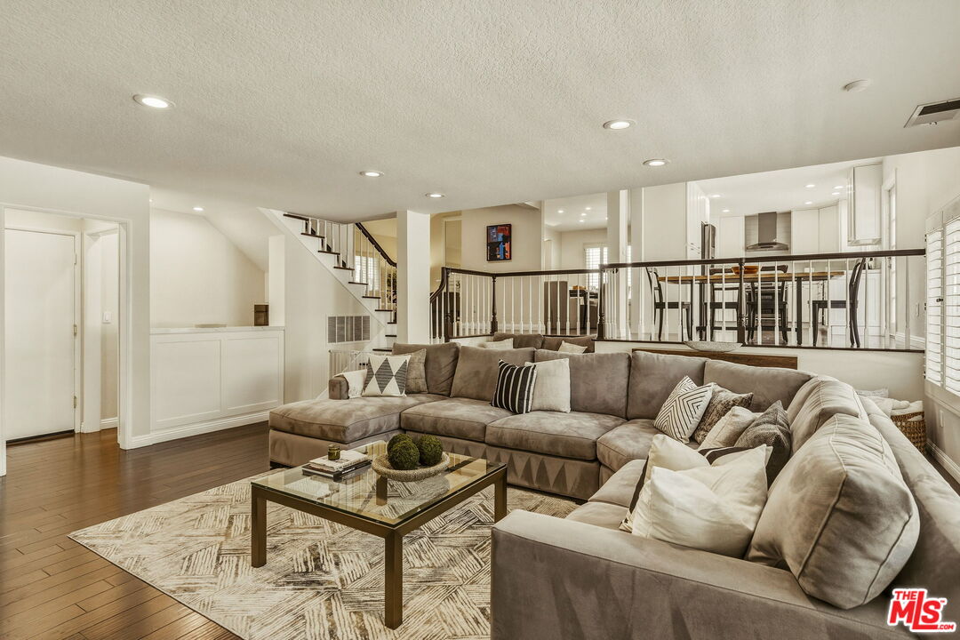 7262 Elmsbury Ln