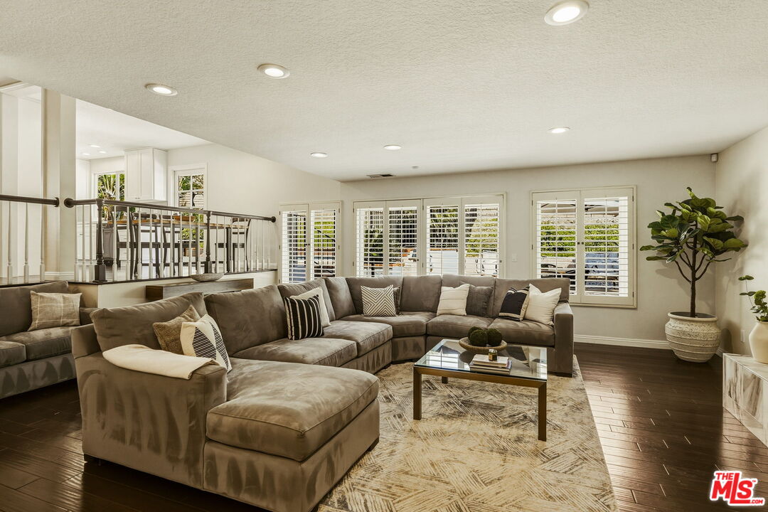 7262 Elmsbury Ln