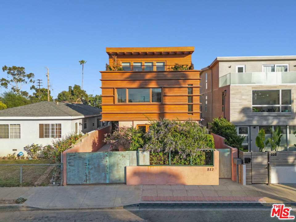 812 Brooks Ave