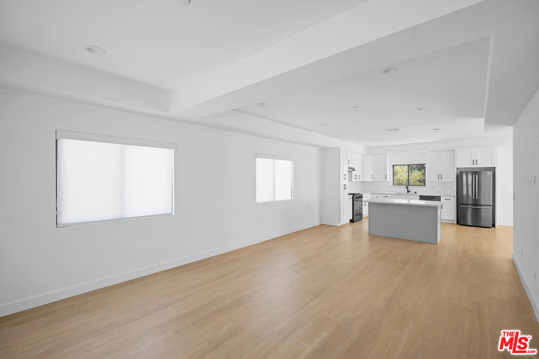 5826 Craner Ave Unit: 5826